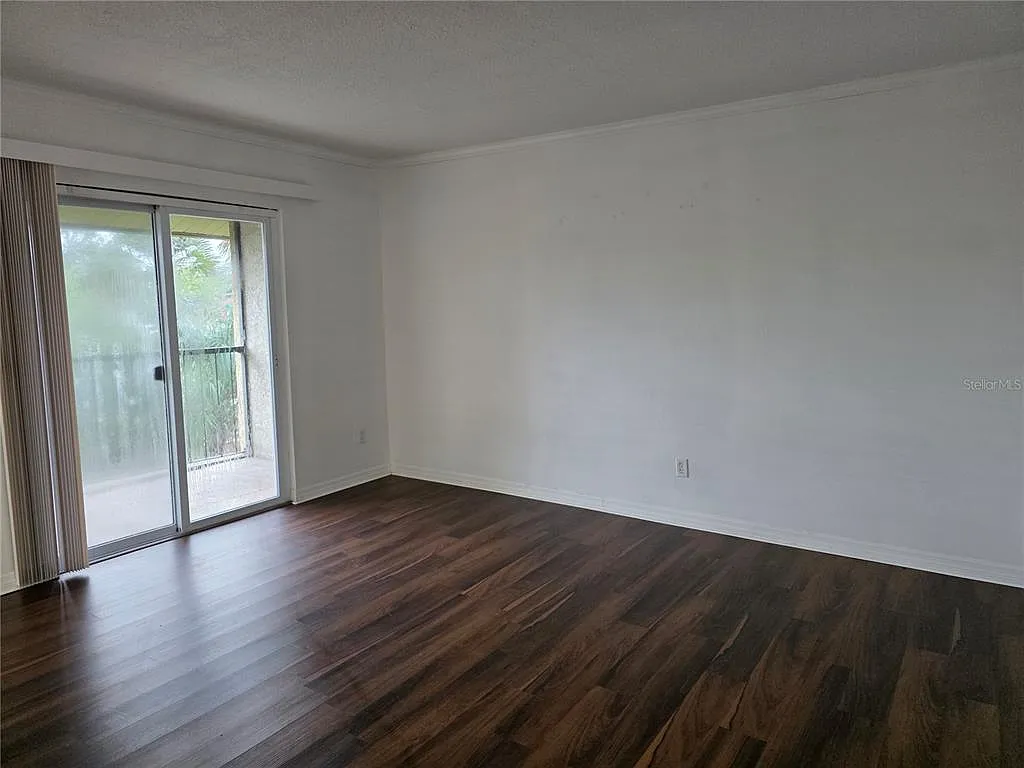 2 bed, 2.0 bath, 905 sqft, $1,550 — Photo 2