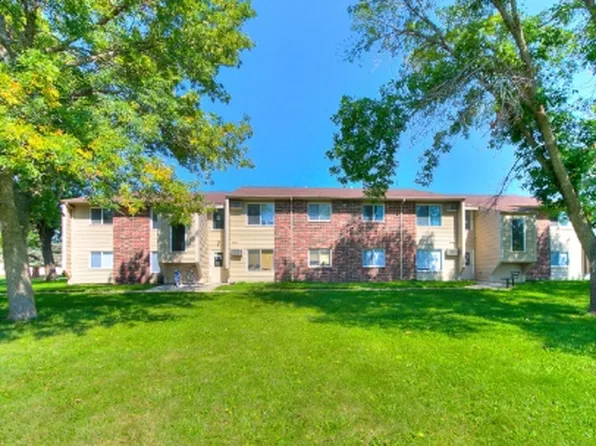 725 S 11th St, Nevada, IA