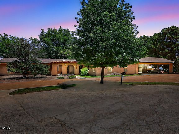 2nd image of 713 Live Oak Dr