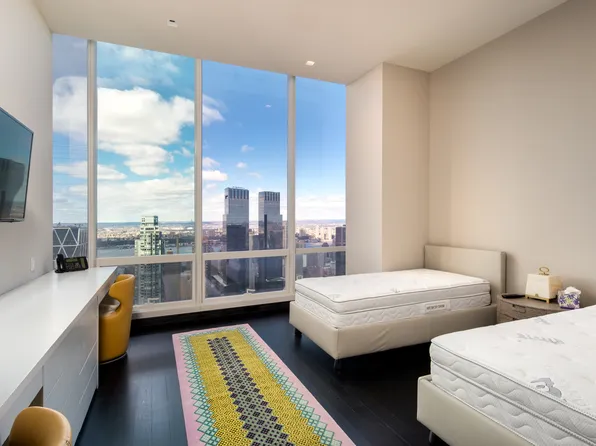 157 West 57th Street image 10 of 11