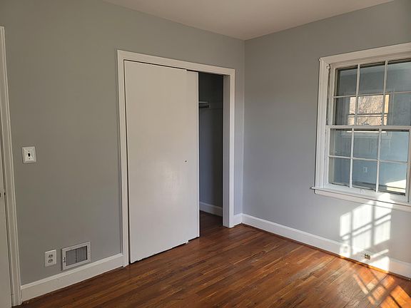3rd image of 2079 Richmond Hwy