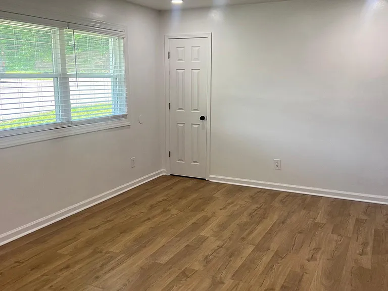 1904 Dutch Valley Dr #3 — Photo 6