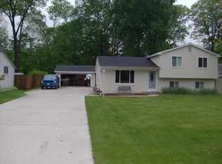 21095 Whitlock St, Farmington Hills, MI 48336