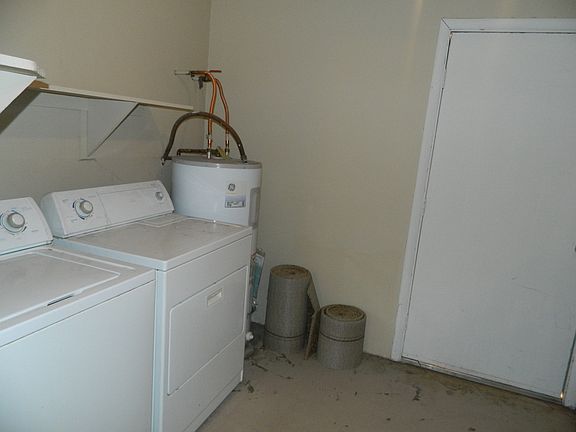 3rd image of 851 W Indigo St