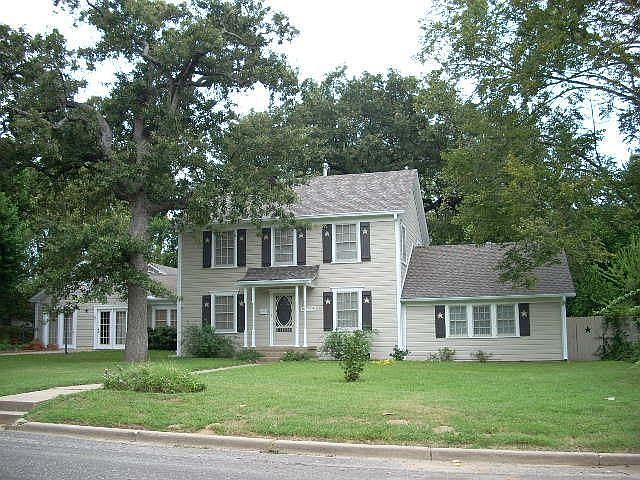 1st image of 611 Cypress St