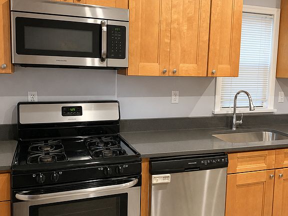 2nd image of 2981 Mercer St