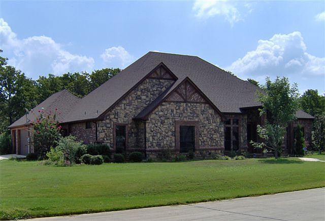 1st image of 110 Bent Oak Dr