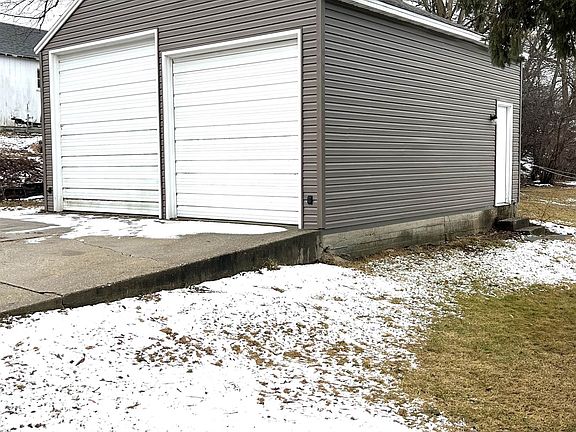 5th image of 356 E Memorial Dr