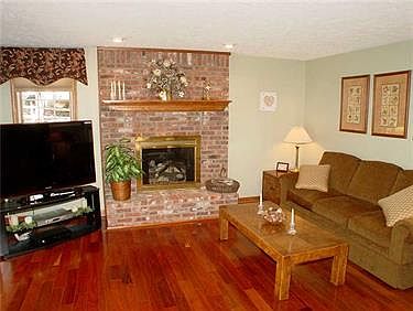 3rd image of 1224 Country Oak Dr
