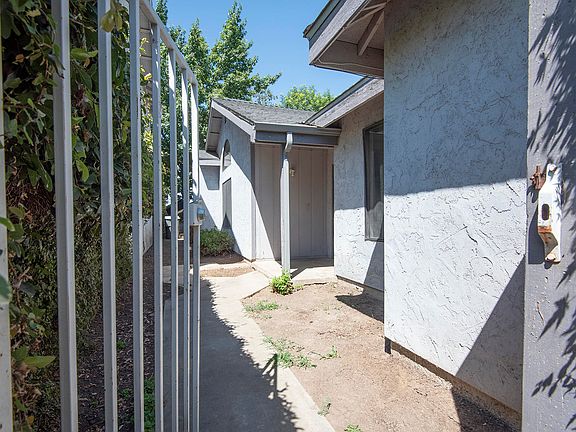 4th image of 1836 E Babcock Ave