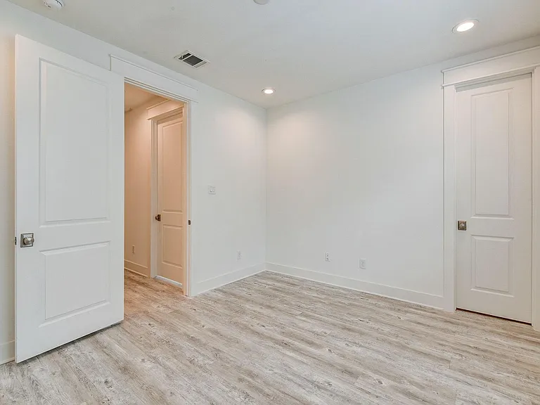 2705 Oakwood Crest Ln — Photo 20