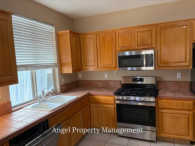 10101 E Taron Dr — Photo 3