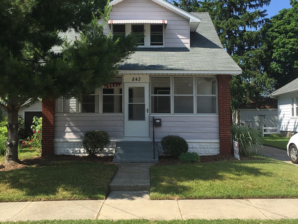 1st image of 843 Graceland St NE