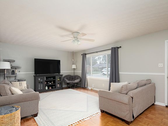 5th image of 430 Edgewood Dr