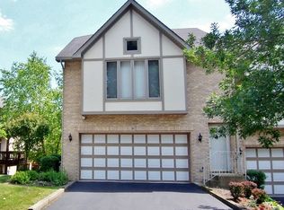 31 Cliffside Circle Dr, Willow Springs, IL 60480