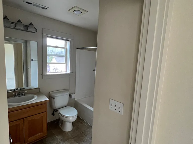 476 Clinton St — Photo 13