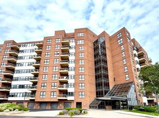 1 Seal Harbor Rd APT 215, Winthrop, MA 02152