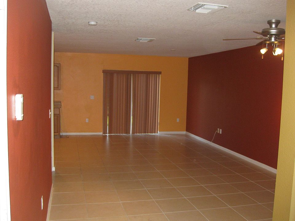 LIVING/DINNING ROOM