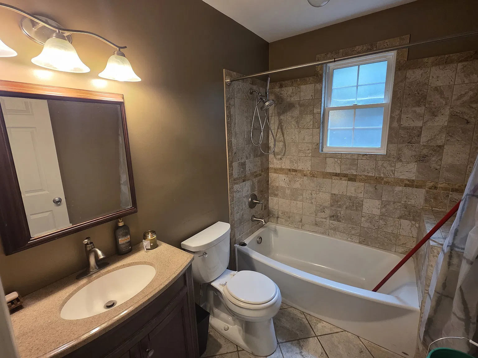3 bed, 1980 sqft, $2,200 — Photo 3