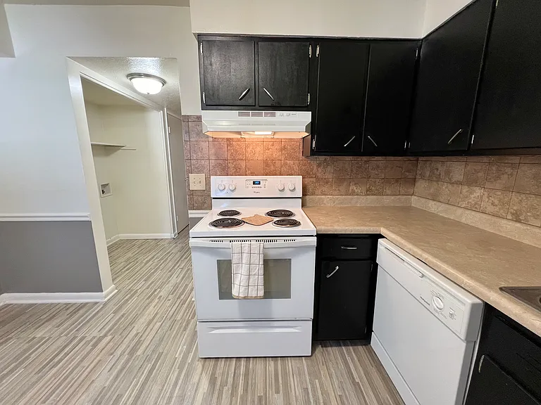 Mayfair Apartments — Photo 54