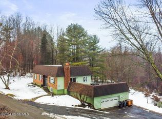 147 Strawberry Hill Rd, Gloversville, NY 12078