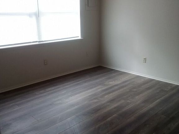 2nd image of 609 W Calle Sur St
