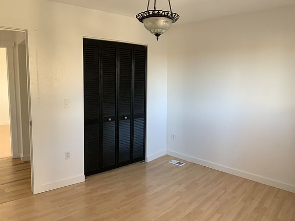 5th image of 126 E Susitna Ave