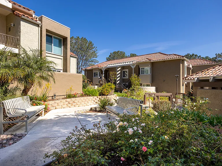 Bella Del Mar Apartments — Photo 10