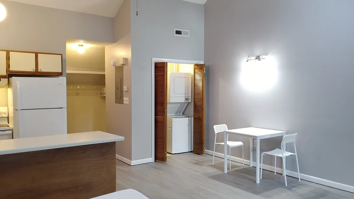 Building Photo - 500 Fairway Village Dr