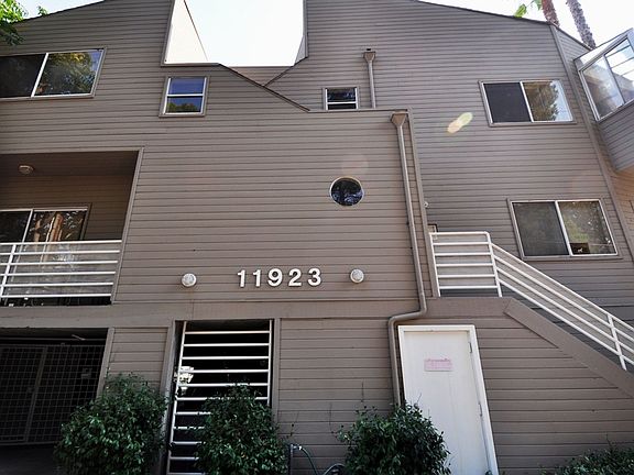 3rd image of 11923 Laurelwood Dr #18138419