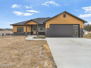 435 Dover Ct, Holts Summit, MO 65043