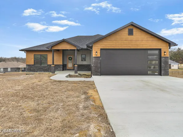 435 Dover Ct, Holts Summit, MO 65043