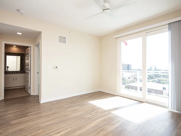 Highline Apartments — Photo 26