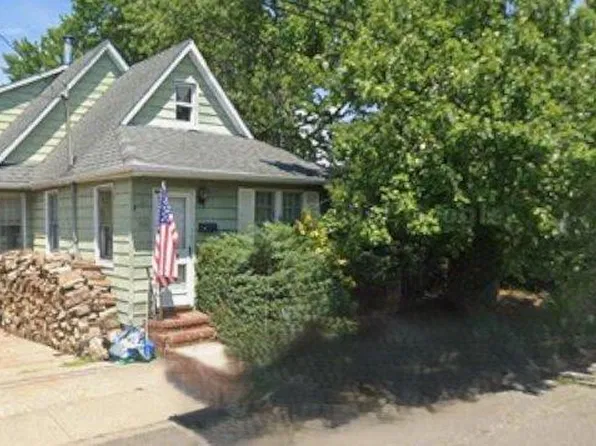 1366 Easr Street, Elmont, NY 11003