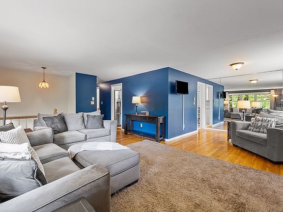 5th image of 91 Denoncourt St
