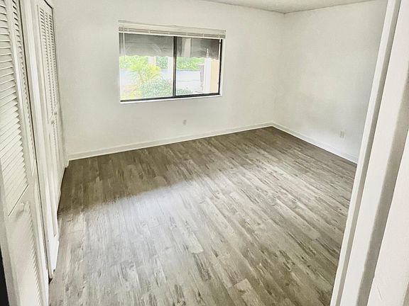 3rd image of 693 Belflower Pl
