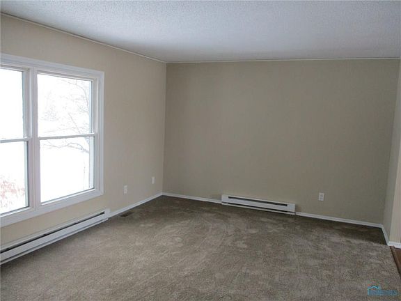 3rd image of 28460 Oak St