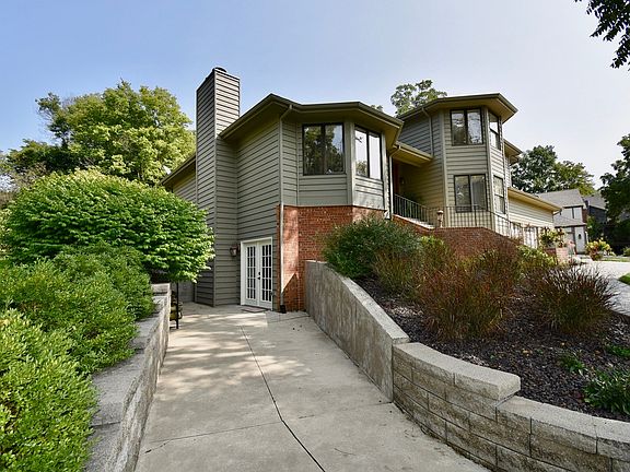 2nd image of 1510 Sweetbriar Dr