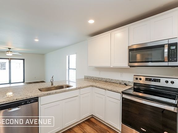 5th image of 2920 NE 5th Ave