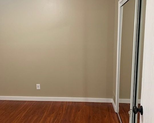 4th image of 613 W Queen St APT 2