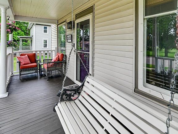 4th image of 223 Washington St
