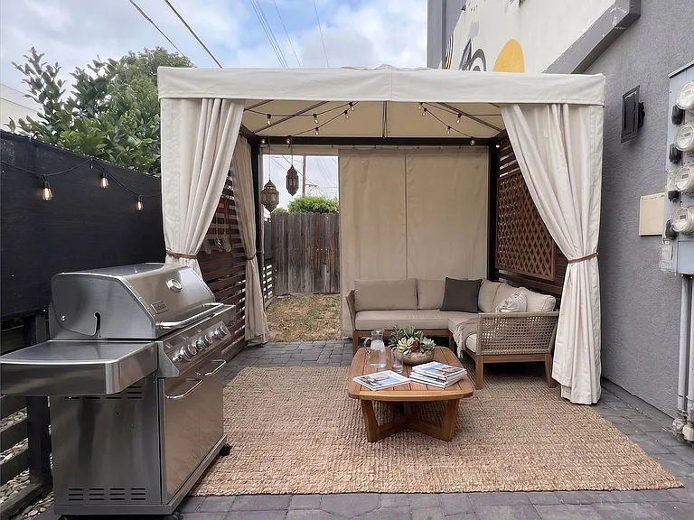 5132 Riverton Ave — Photo 16