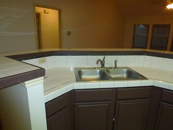 5th image of 2207 Saradon Dr