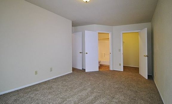 5th image of 73 Willow Creek Dr #71203