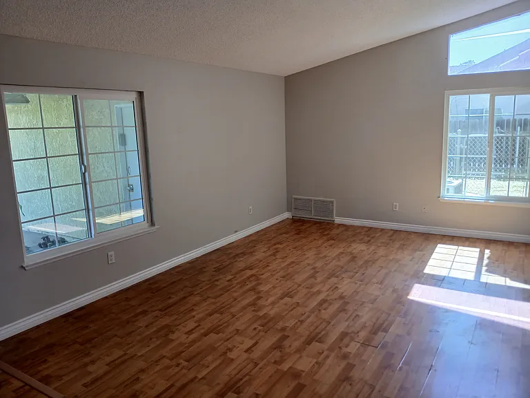 378 E Mariana St — Photo 6