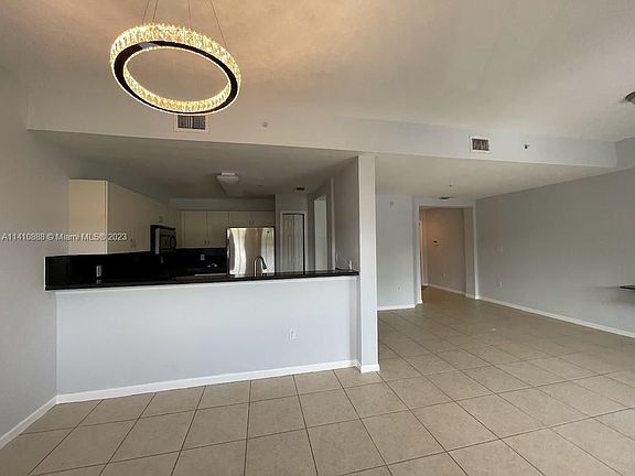 4th image of 10902 NW 83rd St APT 215