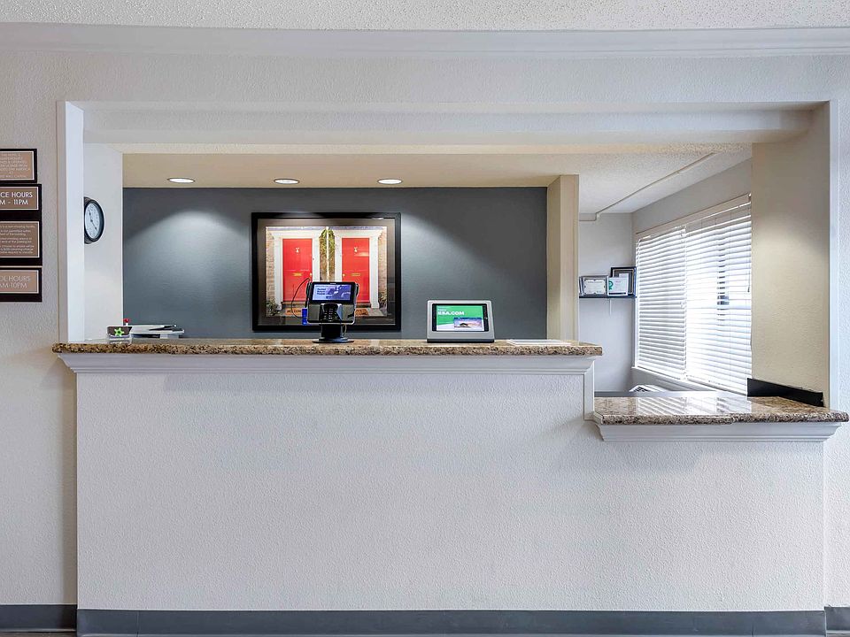 Lobby and Guest Check-in