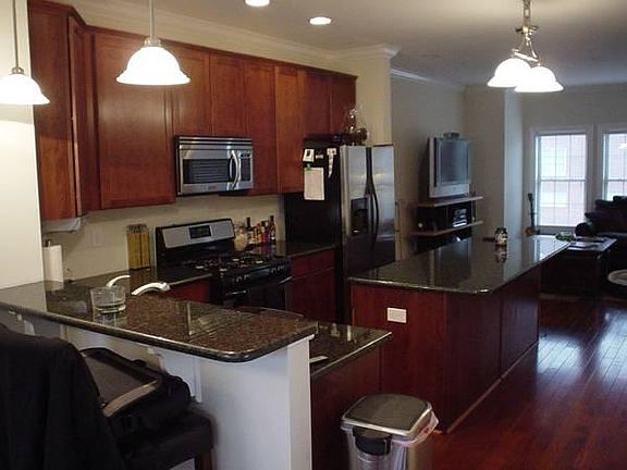 5th image of 635 Dupont St Unit J