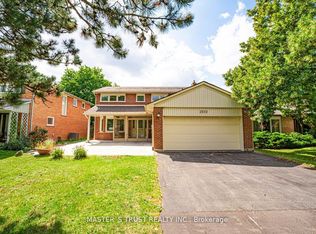 2502 Folkway Dr, Mississauga, ON L5L 2J6