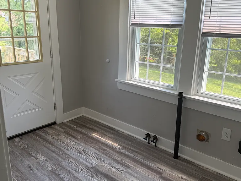 126 Monroe St — Photo 12